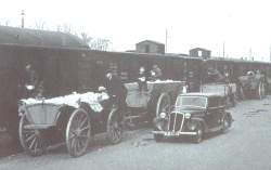 Schnappschuß von 1931: Auf dem Bahnhof von Wilster wird Kohl verladen
