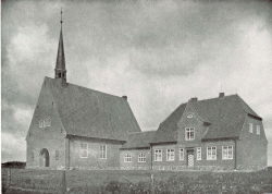 Die Kirche von Pahlen in Dithmarschen ist eines der wenigen Beispiel für "Heimatschutzarchitektur" im Kirchenbau