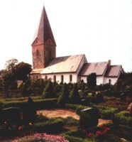 Die Kirche von Hattstedt in Nordfriesland macht augenfällig, wie die Kirchen im Laufe der Jahrhunderte gewachsen sind