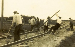Sanierungsarbeiten an der Schleswiger Kreisbahn 1927 