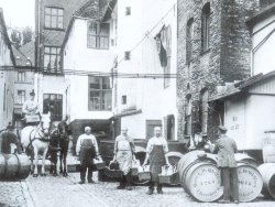 Lange wurde der Rum in den Flensburger Handelshöfen zwischen Holm, Großer Straße und Norderstraße sowie dem Hafen verarbeitet 