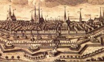 Lübeck auf einem Stich von Merian um 1620: Die Stadtmauer hat ausgedient, nun schützt ein Festungswerk die Bürger