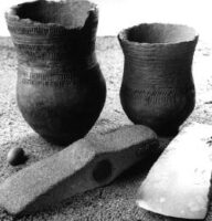 Beigaben eines Männergrabes aus der Jungsteinzeit um 2100 v.Chr.