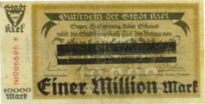 Kieler Notgeld von 1923, gestern noch ein halbe, heute umgestempelt auf eine Million Mark. Am Ende waren es Milliarden und Billionen.